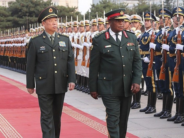 Tư lệnh Zimbabwe đến Trung Quốc 7 ngày trước vụ hạ bệ tổng thống Mugabe để làm gì?