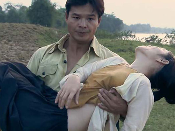 Video: Cảnh nữ diễn viên không mặc áo ngực trong 'Thương nhớ ở ai' gây tranh cãi