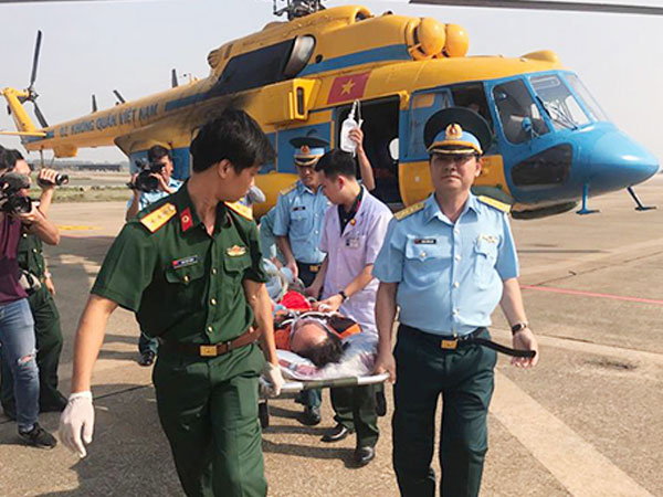 Trực thăng không quân cứu thuyền trưởng gặp nạn ở Trường Sa