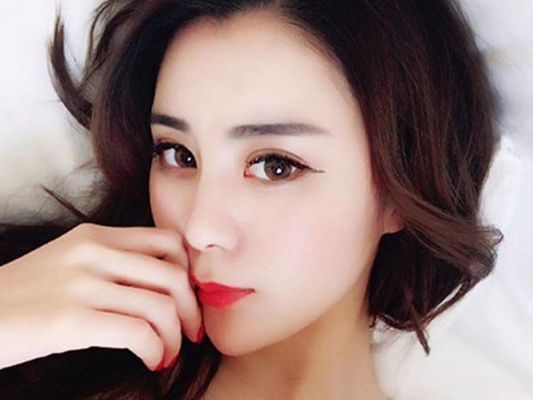 Cuộc sống của 'tiểu thư' được cha mẹ cho nửa triệu USD tiêu hàng tháng