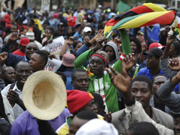 Hàng nghìn người biểu tình yêu cầu Tổng thống Zimbabwe từ chức