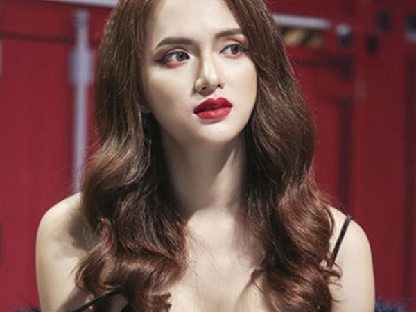 Hương Giang Idol tiết lộ về lễ cưới trong mơ diễn ra trên máy bay