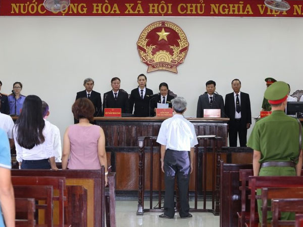 Người thân bị cáo 77 tuổi dâm ô trẻ em bị tuyên án 3 năm tù: 'Lời mấy đứa nhỏ từ mấy năm trước sao tin được?'