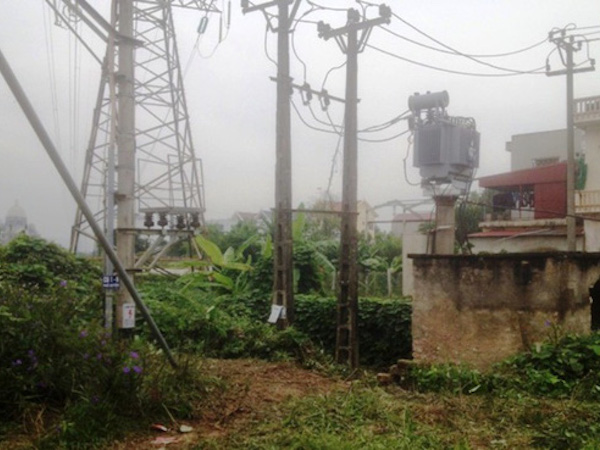 Hái rau cạnh trạm điện 220 KV, người đàn ông bị điện giật chết