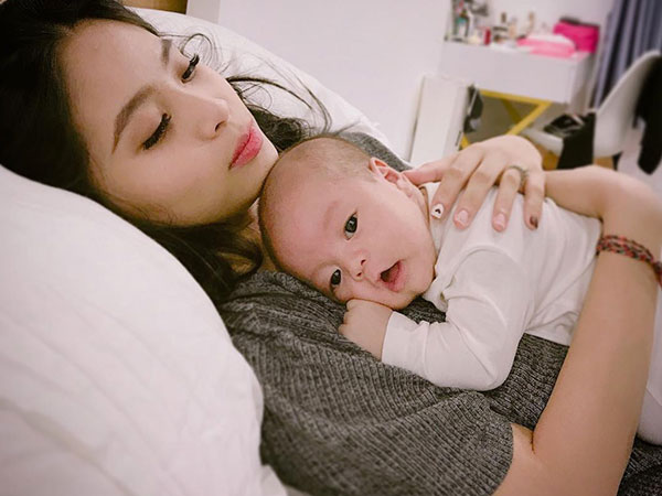 Nhìn đáng yêu thế này thì ai chẳng muốn có một nhóc tỳ như ca nương Kiều Anh