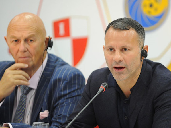 Ryan Giggs muốn thăm Sơn Đoòng, Paul Scholes mong ở Việt Nam lâu hơn