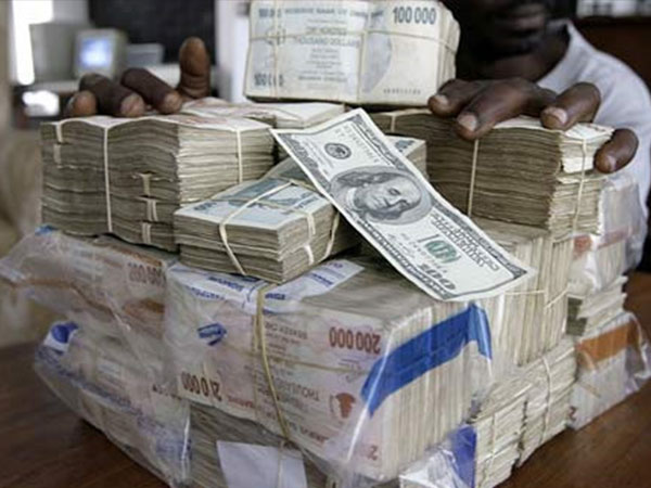Siêu lạm phát, dân Zimbabwe phải dùng tiền ảo, Bicoin lên 13.000 USD