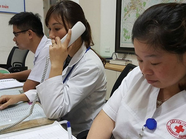 Tiếng gọi chồng nhói lòng sau cánh cổng biệt thự