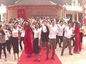 Video: Thầy cô làm cơ trưởng cùng học sinh 'bay quên lối về'