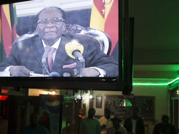 Zimbabwe hỗn loạn vì Tổng thống Mugabe không tuyên bố từ chức