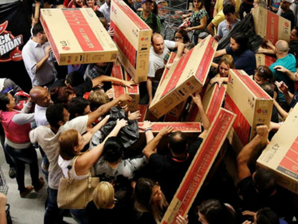 Chiêu trò bán TV trong dịp Black Friday của người Mỹ