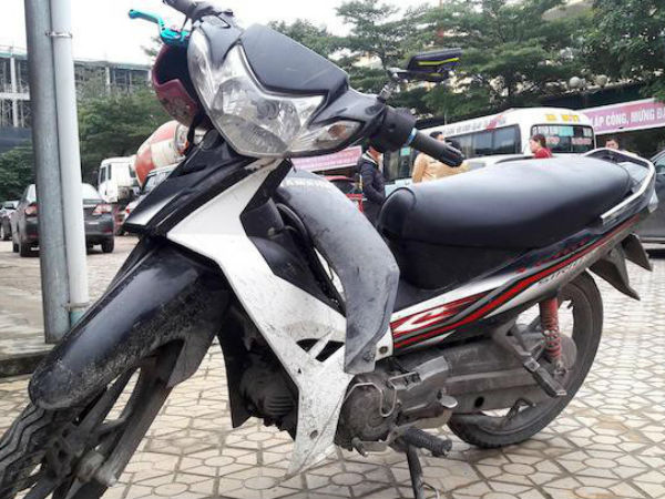Đâm phải cụ bà đi bộ, lộ ra chiếc xe máy trộm trước đó 4 năm