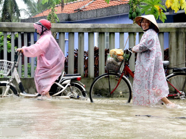 Lũ trên các sông từ Quảng Bình đến Bình Định tiếp tục dâng cao