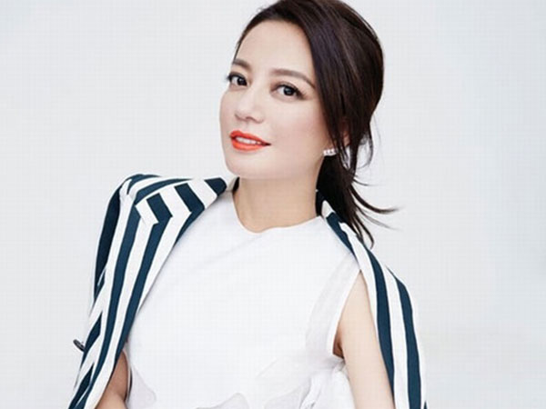 Ba sao nữ Triệu Vy hận suốt đời, có người suýt hủy hoại hoàn toàn sự nghiệp 'Én nhỏ'