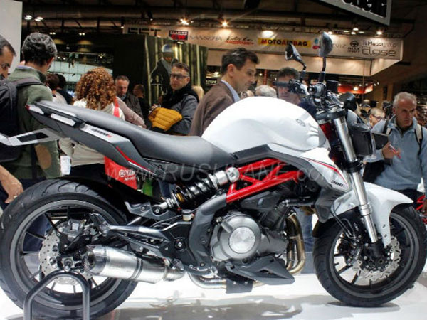 Benelli 302S: Nỗi ám ảnh thực sự với Yamaha R3
