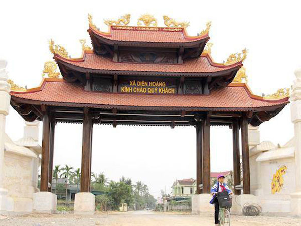 Cận cảnh cổng làng hơn 4 tỷ đồng làm từ gỗ quý ở Nghệ An