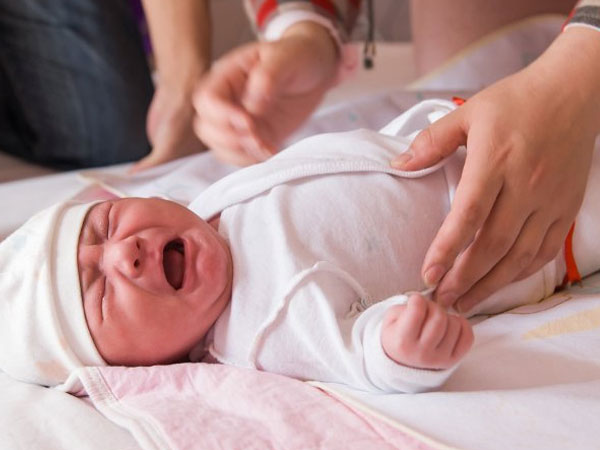 Mẹo chữa vặn mình ở trẻ sơ sinh giúp bé không ngọ nguậy, ngủ ngon giấc