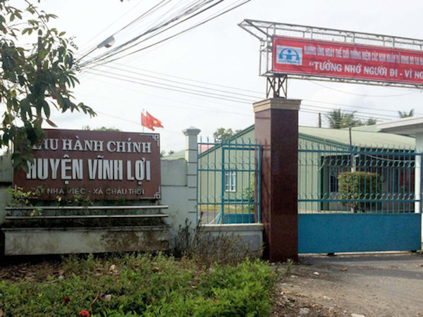 Phó văn phòng nằm bất động trong phòng phó bí thư huyện ủy