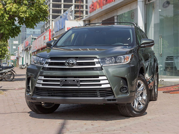 Toyota Highlander lên nhiều phụ kiện giá hơn 3 tỷ tại Việt Nam