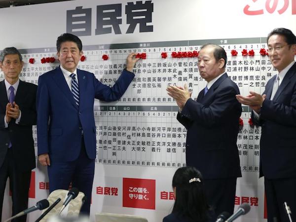 Liên minh cầm quyền của ông Abe chính thức giành chiến thắng