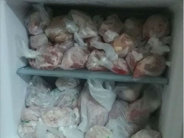 Sinh viên xa nhà thi nhau khoe "đồ ăn chất thành núi" bố mẹ gửi cho