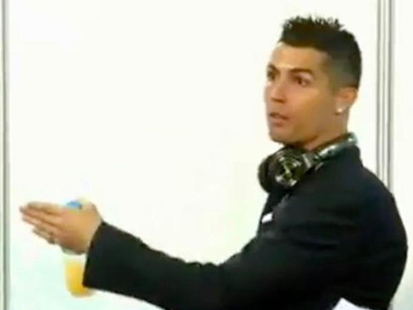 C.Ronaldo nổi giận với phóng viên vì… bị bịa chuyện