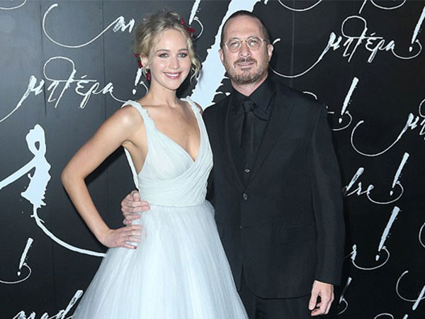 Jennifer Lawrence chia tay bạn trai lớn hơn 22 tuổi