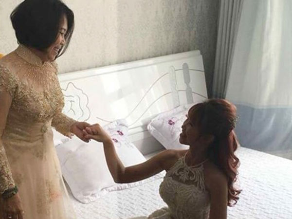 Má Năm nổi tiếng khó tính đã nói gì với Khởi My và Kelvin Khánh trong ngày hạnh phúc?