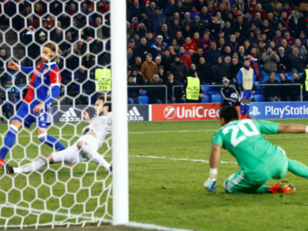 Man Utd thua trận đầu tiên tại Champions League mùa này