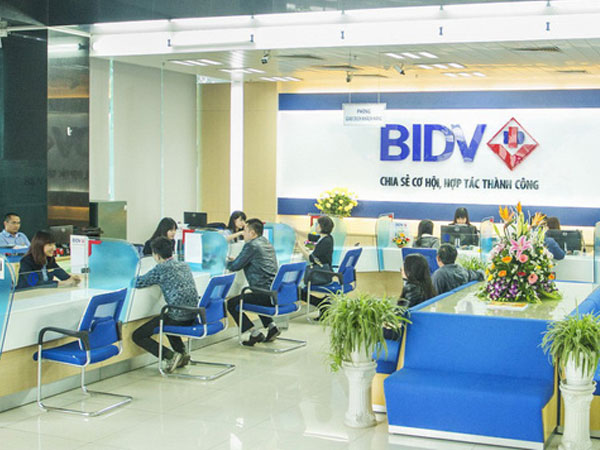 Người 'bỗng dưng có tài khoản giao dịch 27,5 tỉ' rút đơn kiện
