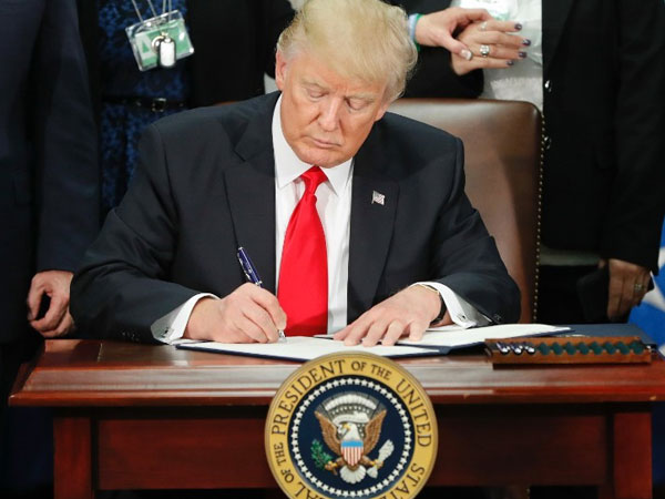 Ông Trump và hơn 300 ngày đầu tiên làm tổng thống