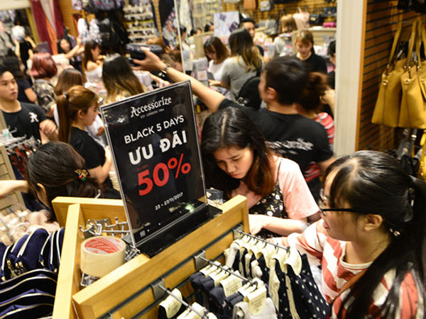 Rau xanh, thịt bò, thậm chí vàng cũng ăn theo Black Friday