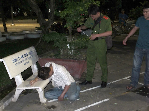 Tiền Giang: Phát hiện người đàn ông chết gục vào ghế đá