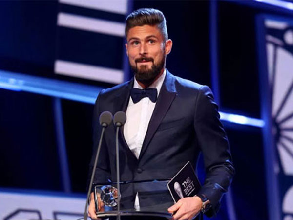 Cú đá kiểu bọ cạp của Giroud giành giải Bàn thắng đẹp nhất mùa