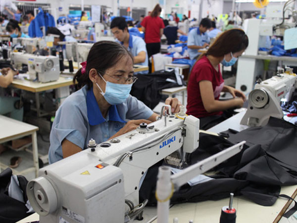 Giảm lương hưu lao động nữ: Sốc!