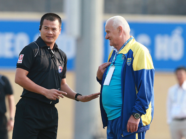 HLV của Thanh Hóa bị cấm chỉ đạo vì vạ miệng ở V-League