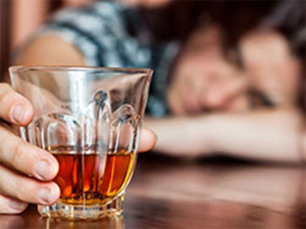 Ngộ độc rượu, khi nào phải đi cấp cứu?