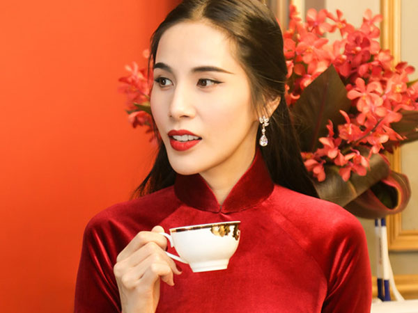 Thủy Tiên được Công Vinh khen hát bolero có chất riêng