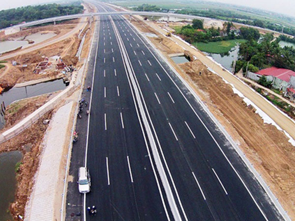 Trình Quốc hội đầu tư cao tốc Bắc Nam qua 32 tỉnh thành