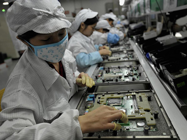 Foxconn sẽ ngừng sử dụng lao động bất hợp pháp lắp ráp iPhone X