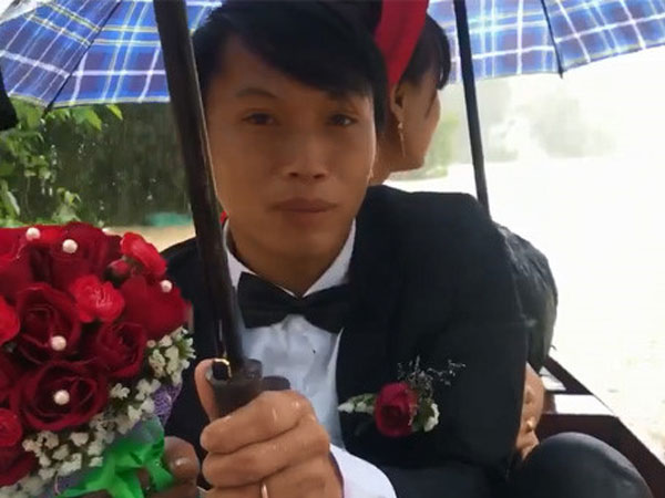 Video: Chú rể chèo thuyền đi đón dâu