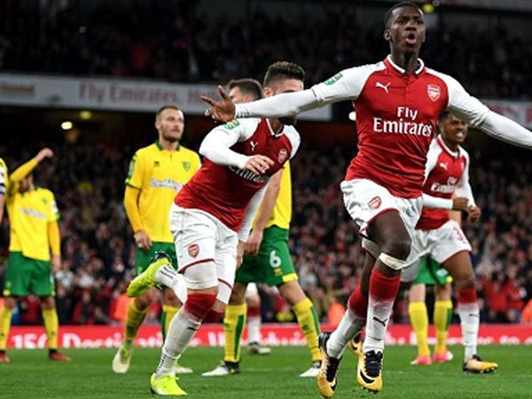 Arsenal chật vật thắng đội hạng Nhất nhờ tiền đạo 18 tuổi