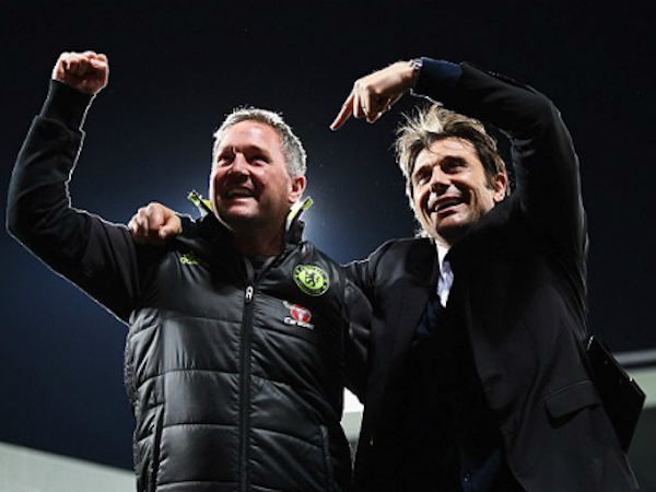 Cầu thủ Chelsea tính "bẻ ghế" HLV Conte