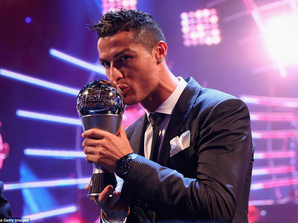 C.Ronaldo giành giải Cầu thủ hay nhất thế giới 2017: Giới hạn nào cho CR7?