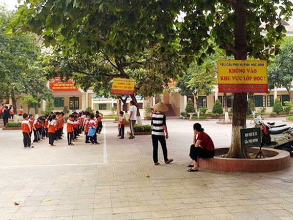 Hà Nội: Phụ huynh bức xúc vì GVCN quá nghiêm khắc, bắt học sinh nghỉ học vì lỗi rất nhỏ