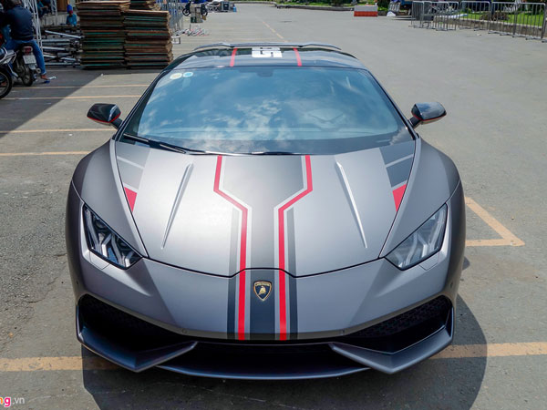 Lamborghini Huracan độ lạ mắt xuất hiện gần triển lãm xe VIMS