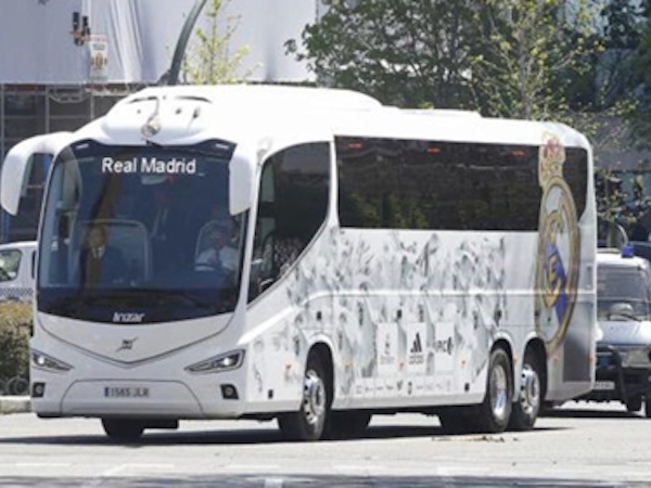 Real không đến Catalonia bằng xe buýt của đội