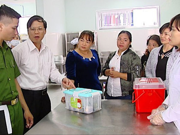 Vụ rau ở bếp ăn trường mầm non dương tính với thuốc bảo vệ thực vật: Do mưa mang chất độc hại đến?