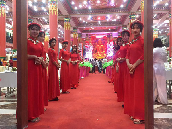 Đám cưới kéo dài 15 ngày tiêu hết 10 tỷ đồng gây 'sốt' dân mạng