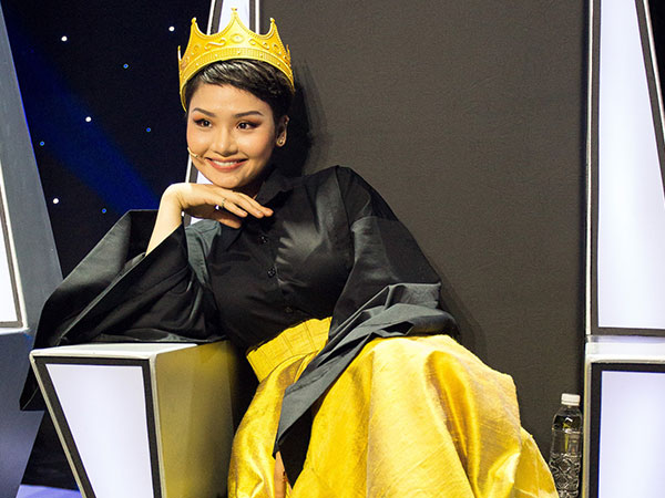Miu Lê: 'Anh Dương Cầm không xem tôi là ca sĩ thì tuỳ anh. Tôi chỉ cần khán giả nghe mình hát, chứ không nỗ lực chỉ vì danh xưng'